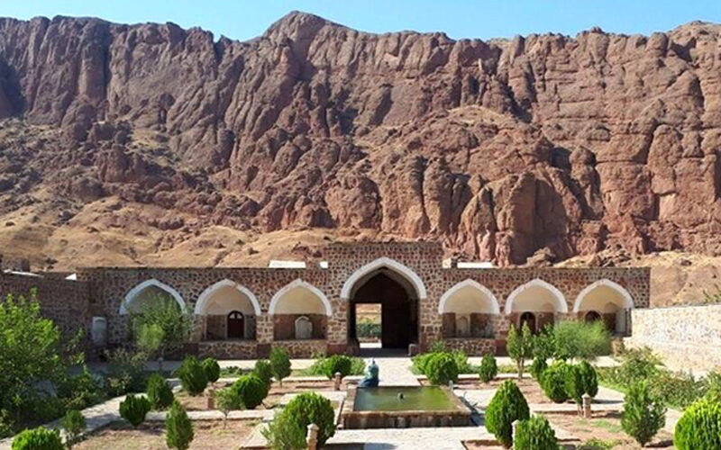 جاهای دیدنی جلفا؛ ۱۰ جاذبه برتر و نکات سفر 1 جاهای دیدنی جلفا