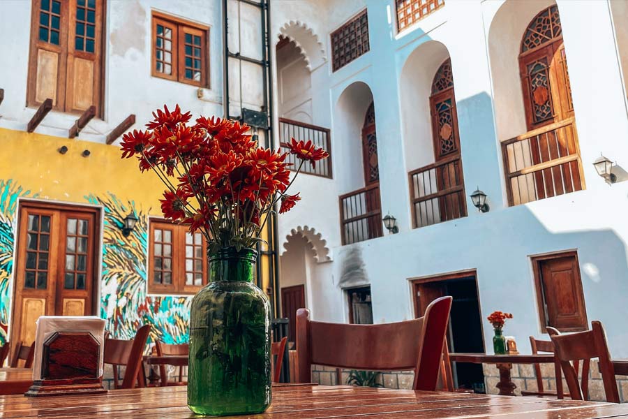 بهترین رستوران‌های بوشهر؛ لیست 15+ جای عالی برای غذاهای محلی