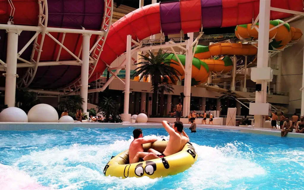 بهترین پارک های آبی تهران؛ آدرس، امکانات و قیمت بلیط 4 پارک آبی اُپارک