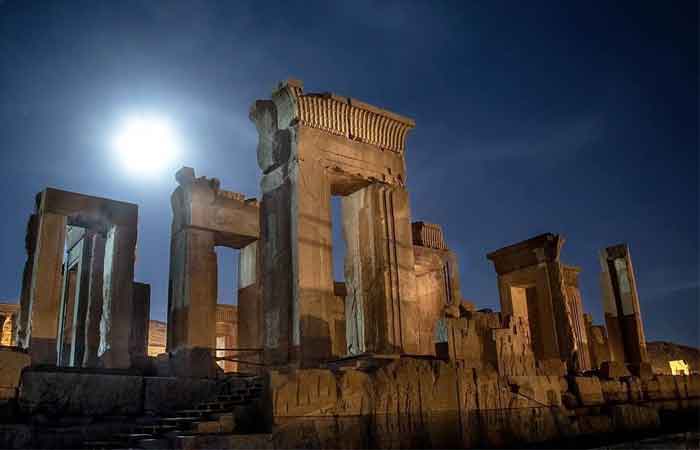 تخت جمشید: راهنمای جامع آشنایی با شکوه ایران باستان