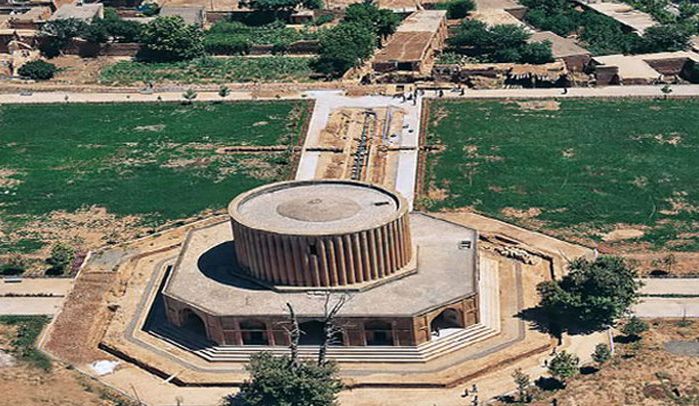 'قلعه خورشید کلات: راهنمای جامع سفر و اقامت' 1 قلعه خورشید کلات خراسان