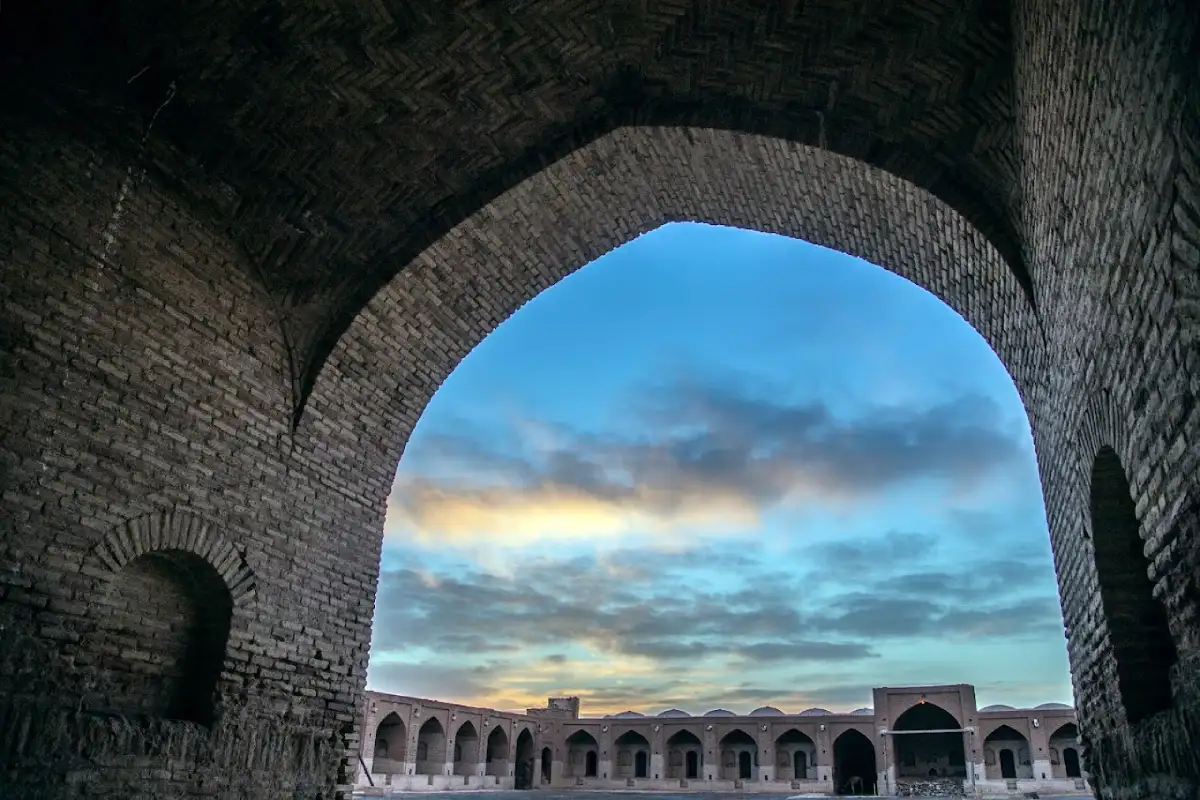 کاروانسرای دیر گچین کویر