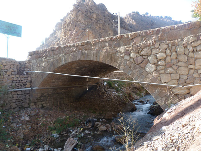 فشم: بهترین جاذبه ها، دیدنی ها و جاهای تفریحی 4 پل سنگی فشم