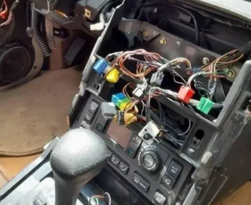 باطری سازی سیار روشن کردن خودرو در محل