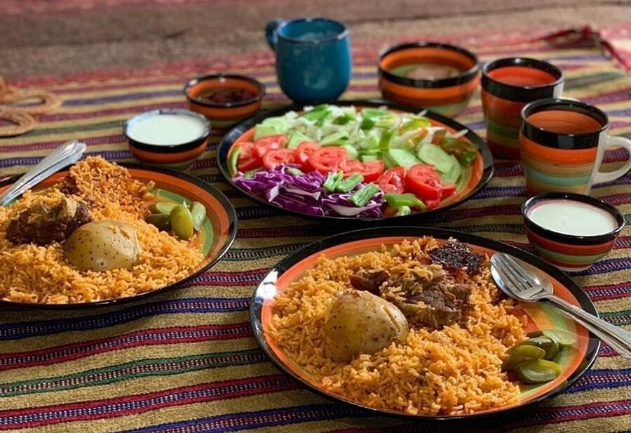 بهترین رستورانهای قشم: غذاهای دریایی و محلی شگفتانگیز 4 غذاهای محلی قشم